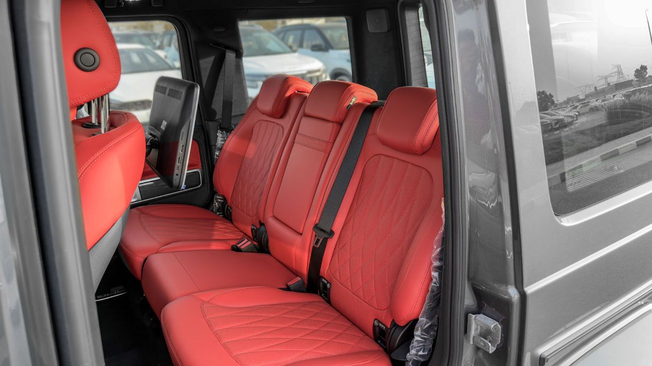 مرسيدس بنز G 63 AMG ستاندارد مرسيدس بنز AMG G 63 موديل 2026، محرك بنزين 4.0 لتر، ناقل حركة أوتوماتيكي (لون كربوني داخلي وخارجي) (