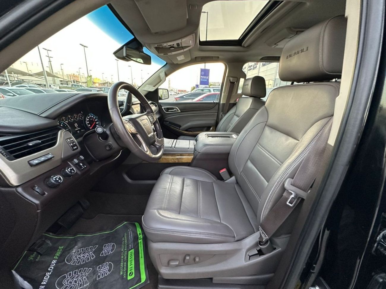 GMC Yukon XL Denali 6.2L (7 Seater) GMC YUKON DENALI XL GCC 2017 ORGINAL PAINT // PERFECT CONDITION