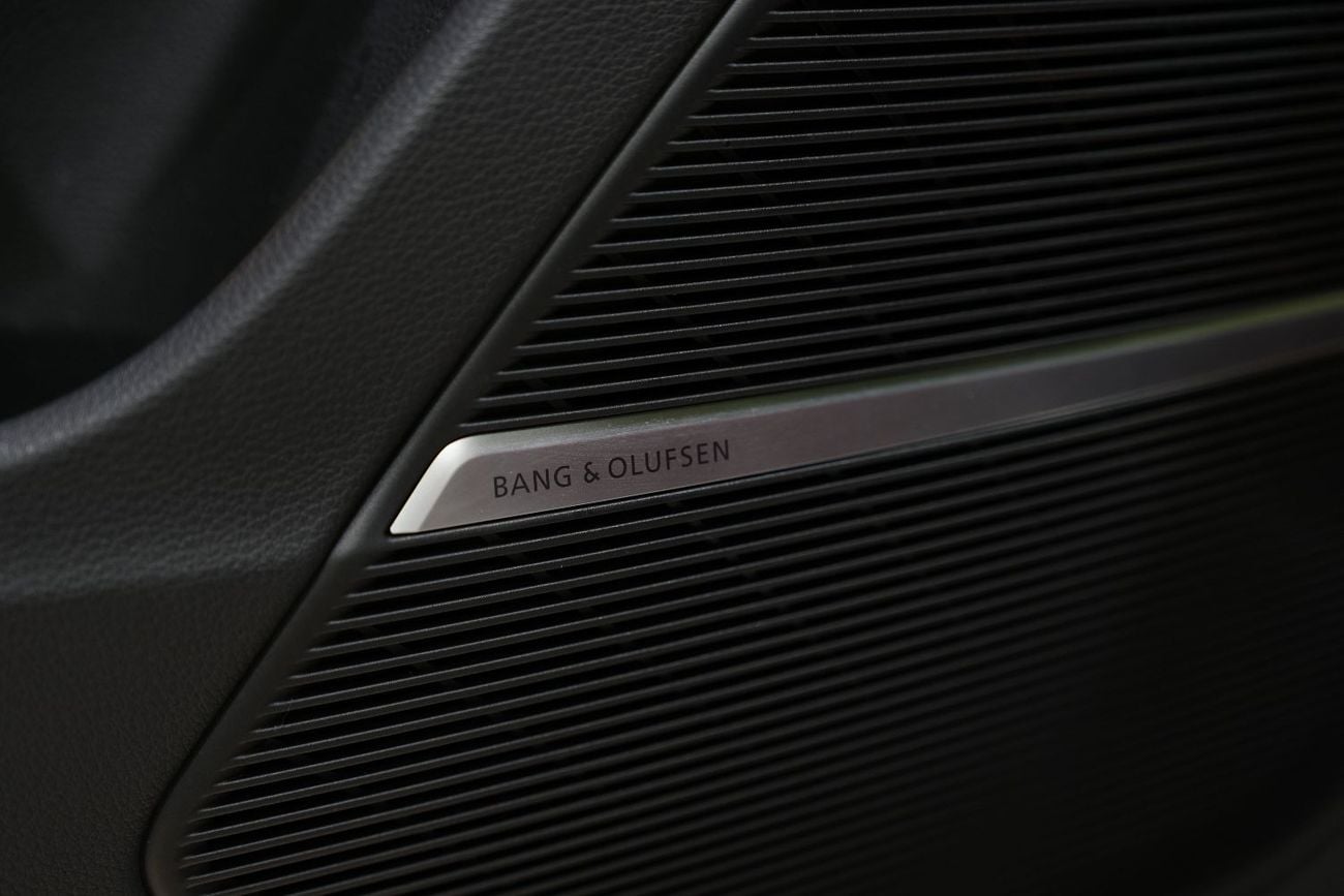 Audi SQ7 Carbon Fiber Interior, Bang N Olufsen Audio, Side Steps, Al Nabooda Full Service History!!