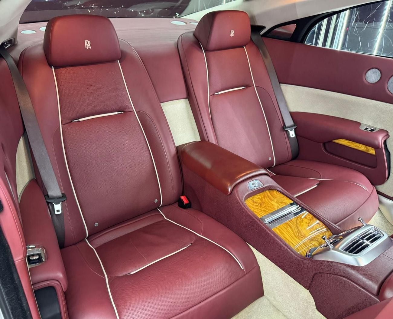 Rolls Royce Wraith STD 6.6L , V12 , RWD