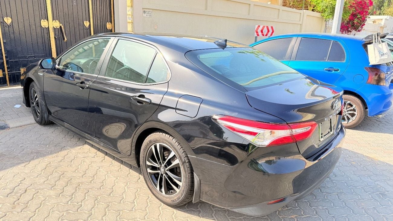 Toyota Camry LE 2.5L (176 HP)