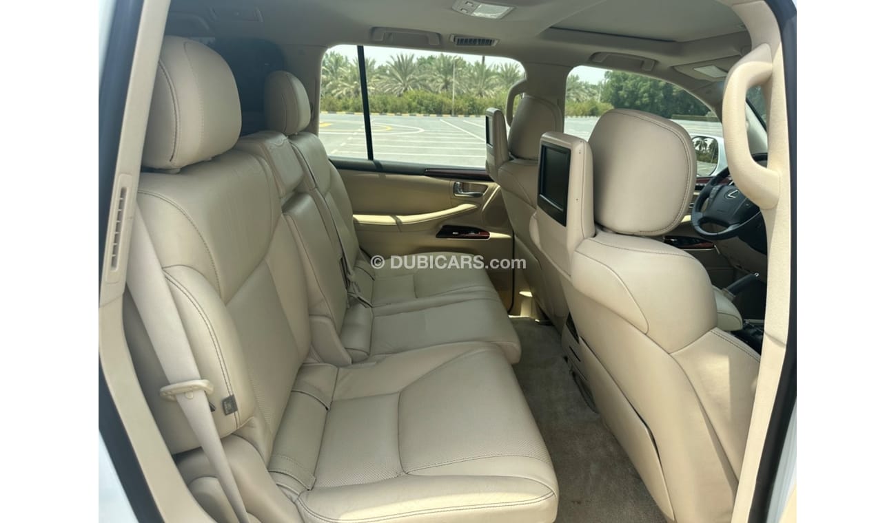 Lexus LX 570 Platinum MODEL 2014 GCC CAR PERFECT CONDITION INSIDE AND OUTSIDE FULL ORIGINAL PAINT ONE OWNER 2 key