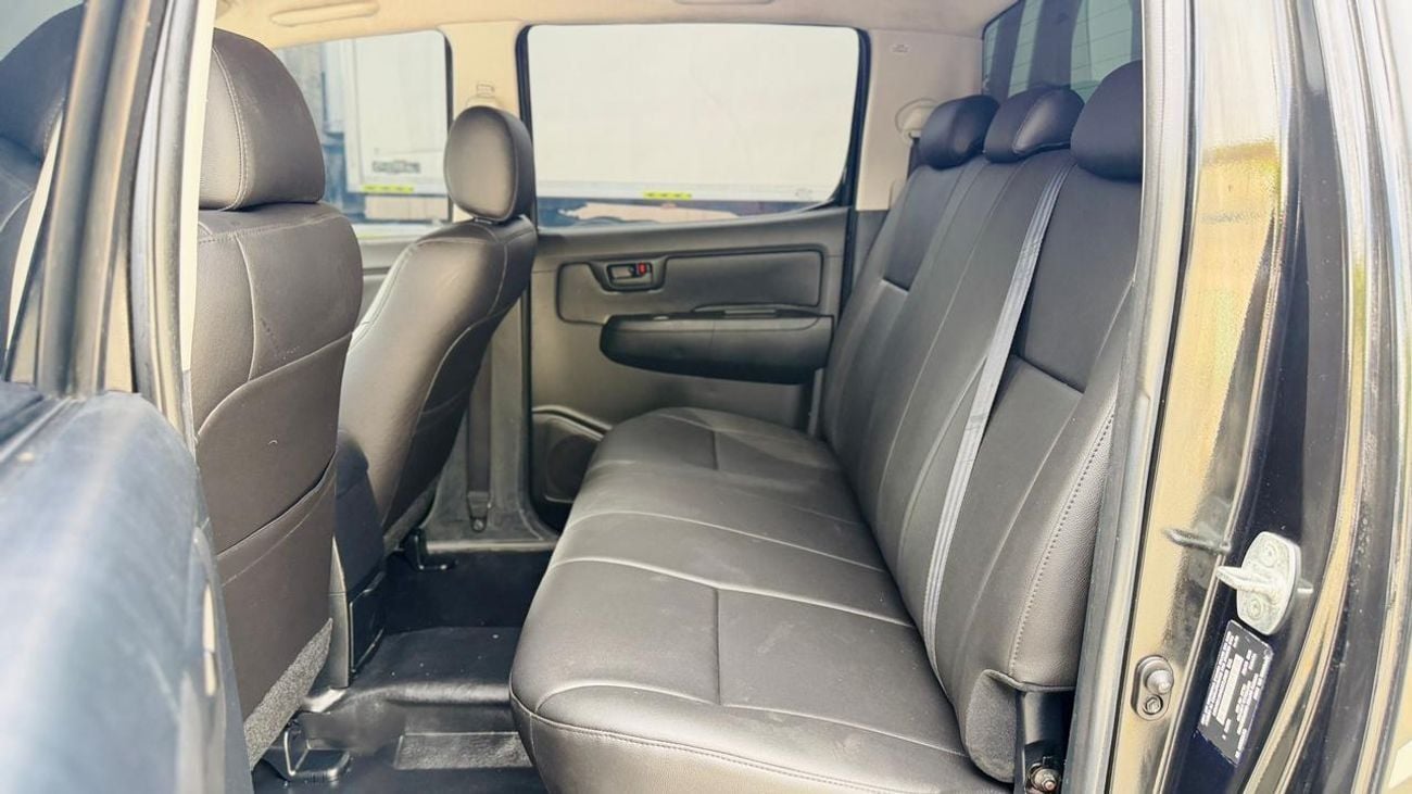 Toyota Hilux HEAVY BULL BAR INSTALLED | DOUBLE CABIN | MT | 4WD | 3.0 DIESEL ENGINE