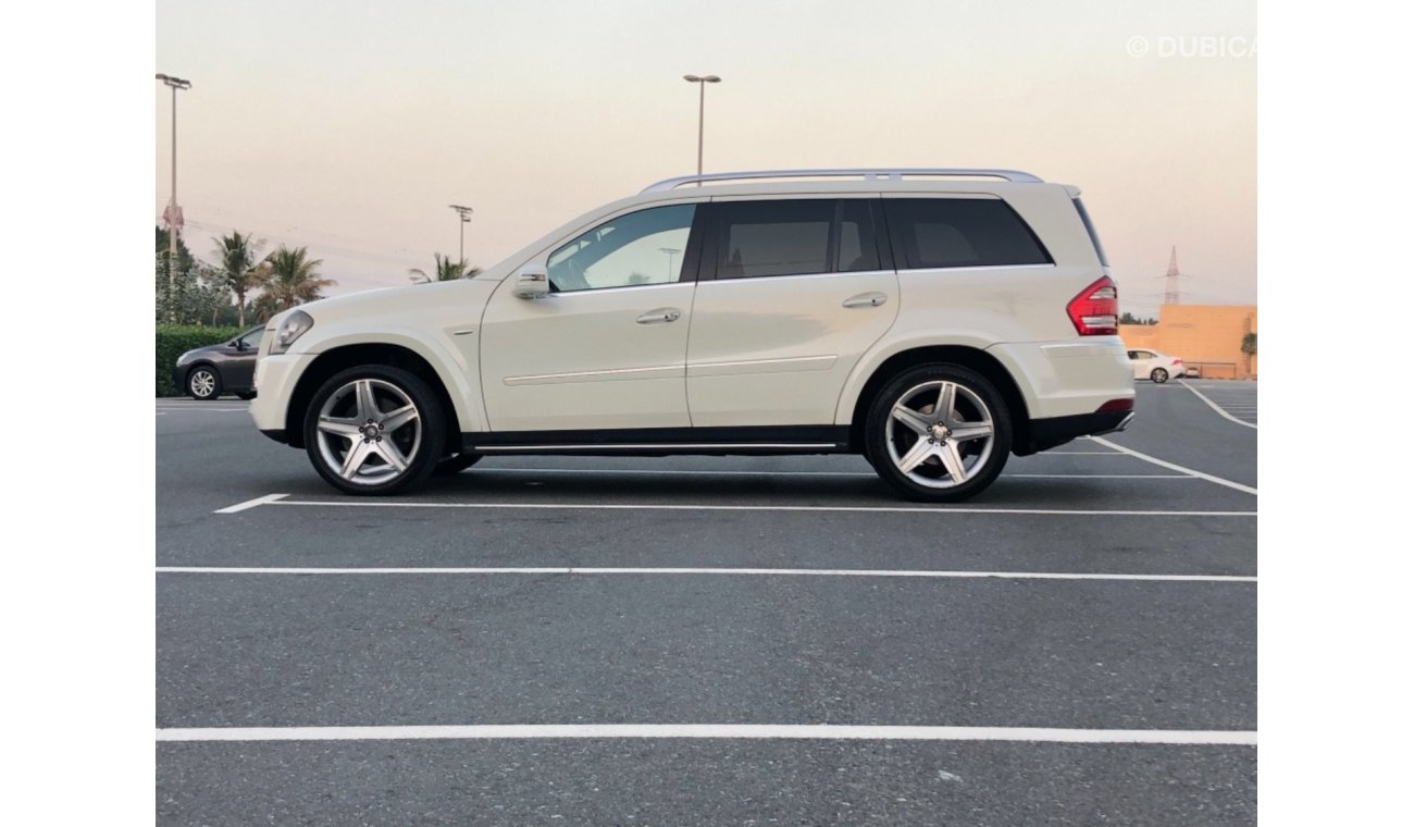 Mercedes-Benz GL 500 MODEL 2012 GCC CAR PERFECT CONDITION INSIDE AND OUTSIDE FULL OPTION PANORAMIC ROOF LEATHER SEATS NAV