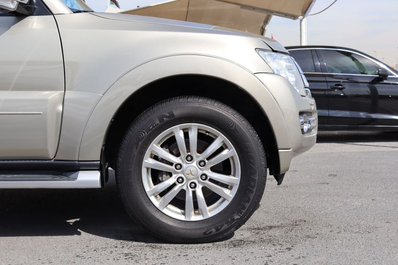 ميتسوبيشي باجيرو بلاتينوم خليجي - خاللية من الحوادث - مكينة 3800 سي سي - فل كامل - بحالة ممتازة من الداخل والخارج