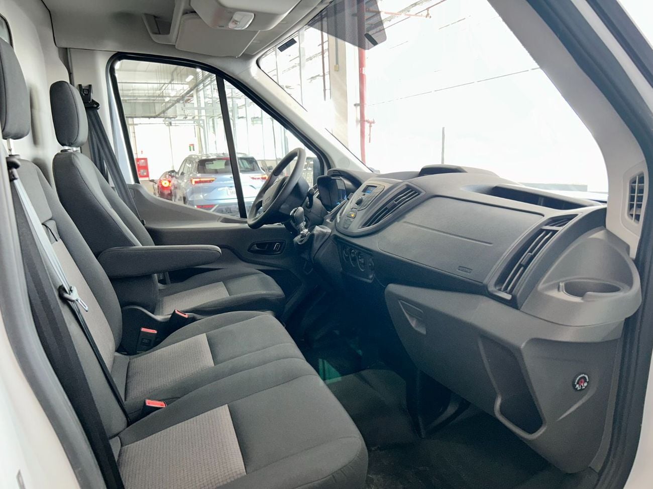 فورد ترانزت TVE4523 TRANSIT / AL TAYER MOTORS AL QOUZ SHOWROOM