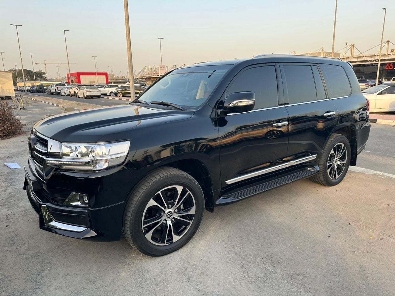 تويوتا لاند كروزر VXR GRAND TOURING V8 5.7L / GCC / VERY GOOD CONDITION / NO ACCIDENT