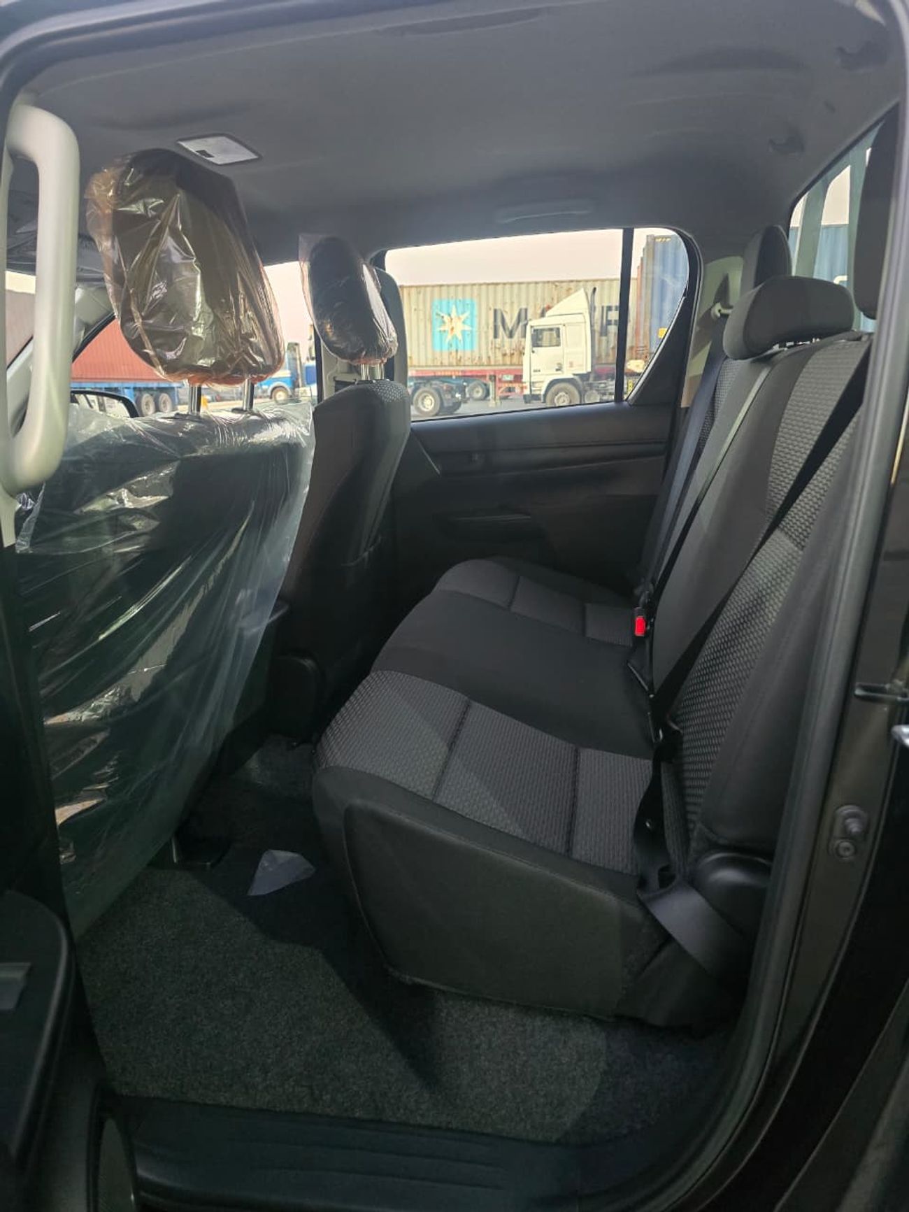 تويوتا هيلوكس Toyota Hilux 2.7L 2025 AT DC Mid Black Petrol (Export Only Africa)
