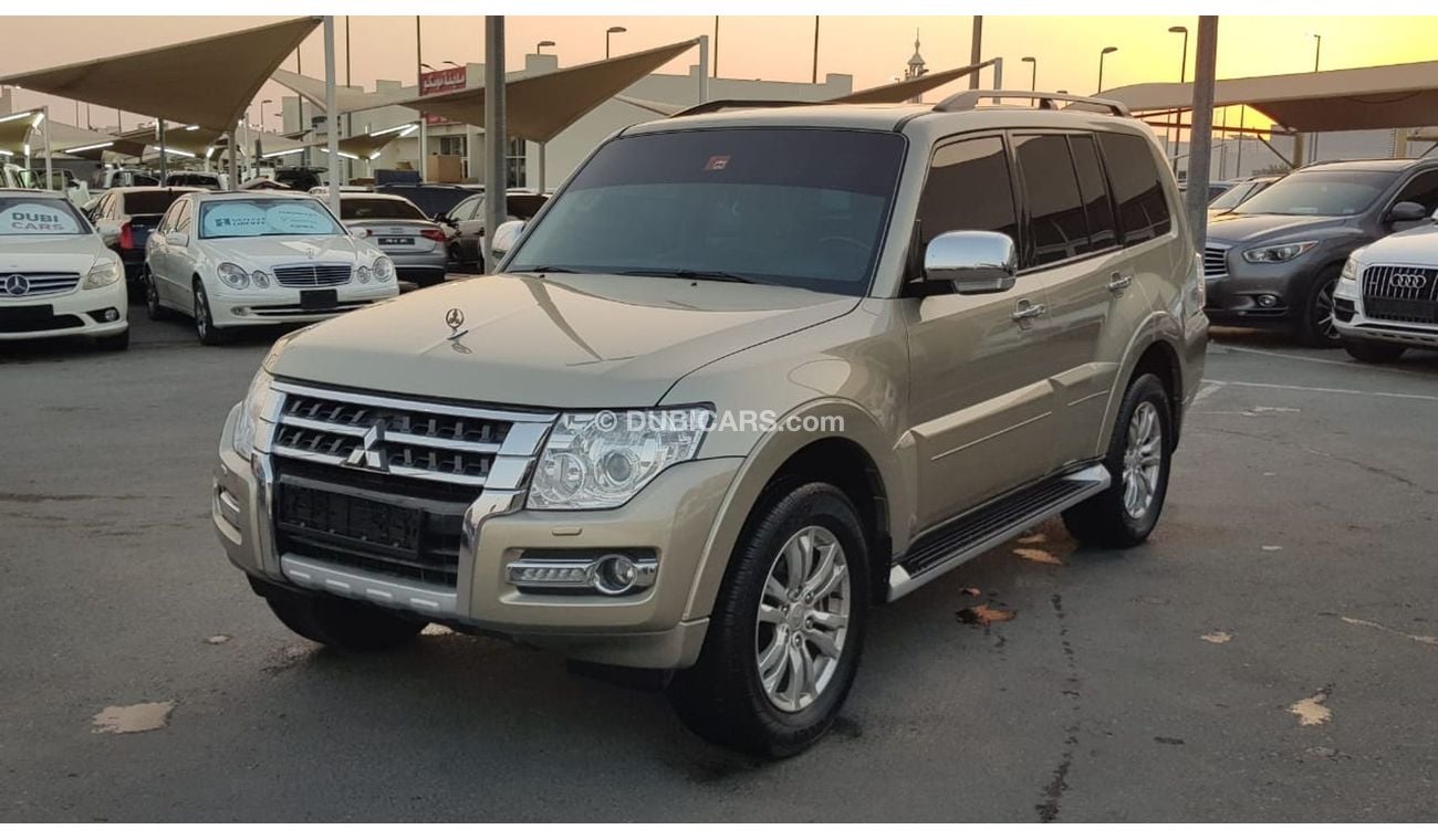ميتسوبيشي باجيرو موديل 2017 خليجي فل مواصفات فتحه سقف وكراسي جلد ومثبت سرعه وتحكم كهربي كامل ونظام صوت ممتاز وكاميرا 