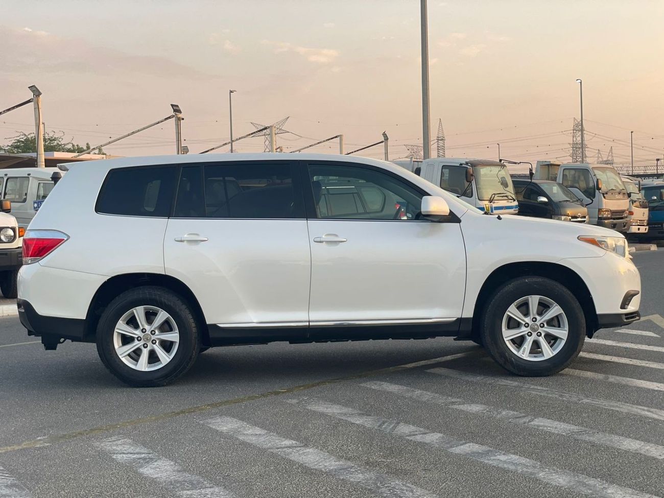 تويوتا هايلاندر 2012 Toyota Highlander LE+ MidOption - 3.5L V6 - 7 Seater - Fully Maintained - 90,000 Mileage