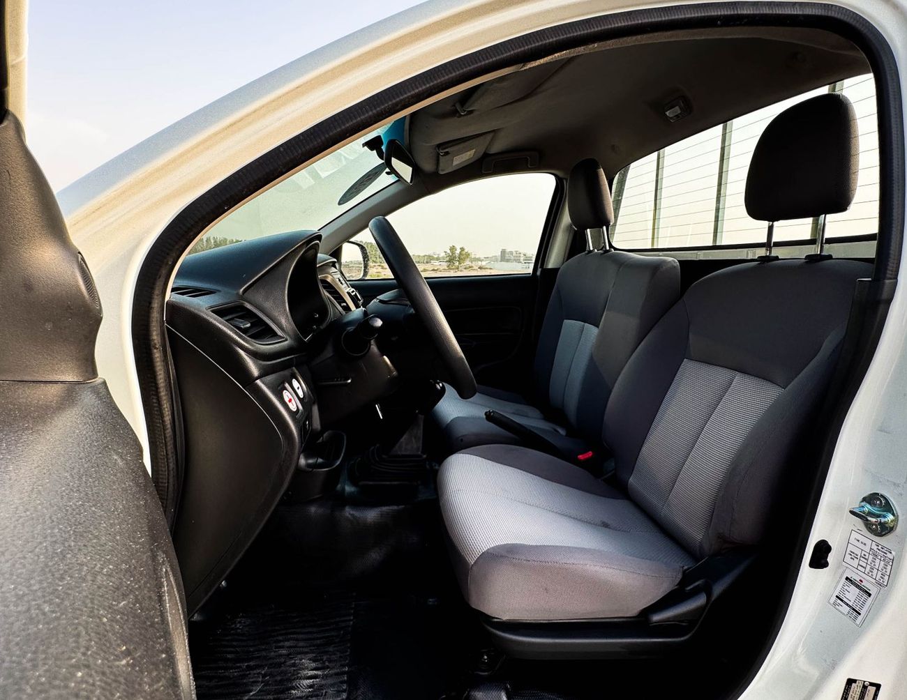 Mitsubishi L200 GL 2.4L (128 HP) Single Cab Utility Mitsubishi L200 2.4L 2WD 2022 GCC accident-free in excellent con