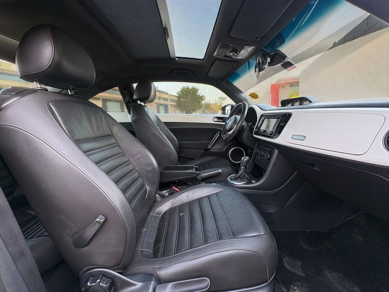 Volkswagen Beetle S 2.0L VOLKSWAGEN BEETLE 2.0 TSI A/T | 2015 | GCC SPECS