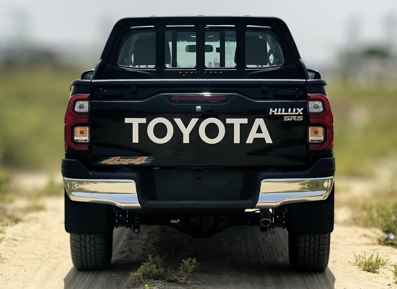 Toyota Hilux D/CAB,PICKUP,2.7L,4X4,DIGITAL AC,WOODEN INTERIOR,BLIND SPOT,DVD+CAMERA,DIFF LOCK,M/T,2 COOL BOX,2025