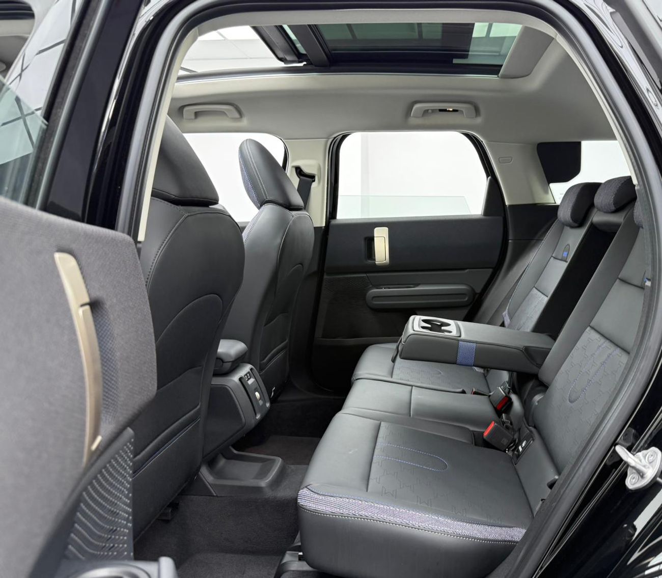 ميني كنتريمان 2025 MINI Cooper Countryman, 2027 MINI Warranty + Service Pack, Full MINI Service History, GCC