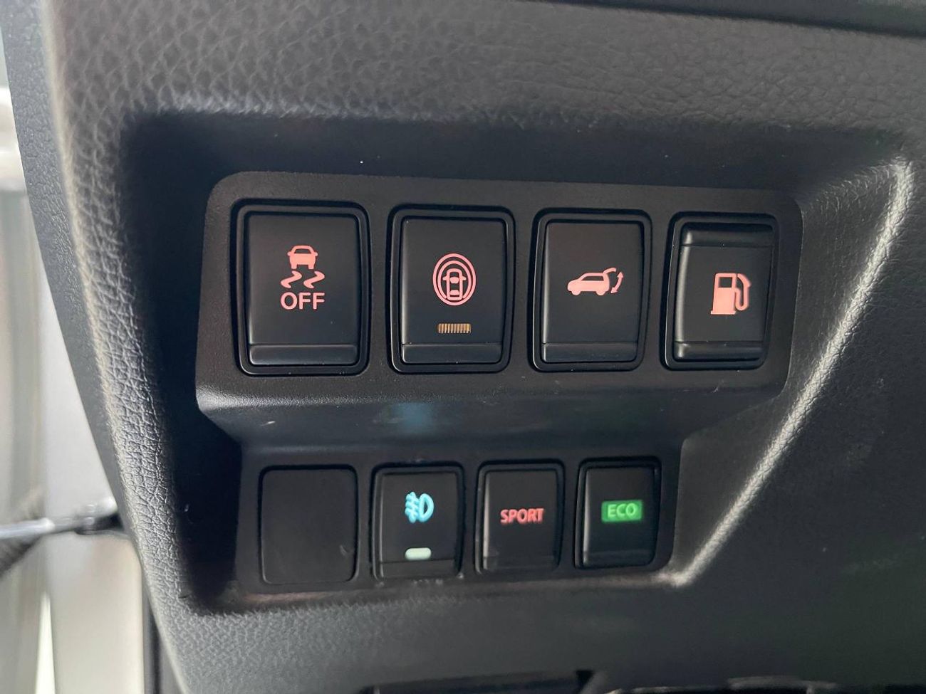 Nissan Rogue SV / V4 2.5L / RADAR / ROAD ASSIST / BIG SCREEN / 4X4 / RIMS / IN PERFECT CONDITION