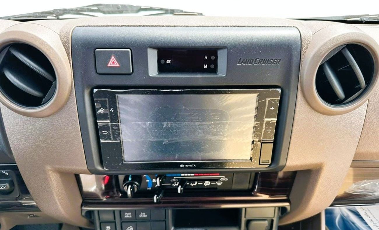 Toyota Land Cruiser Pick Up Toyota LC Pickup 4WD 2.8L 2025 AT DC White Diesel (Export Only)