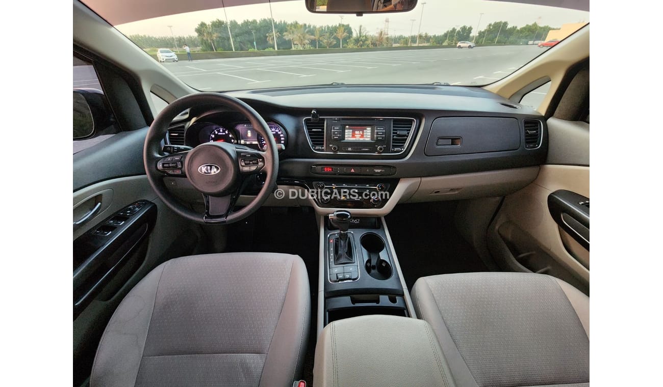 كيا سيدونا V6