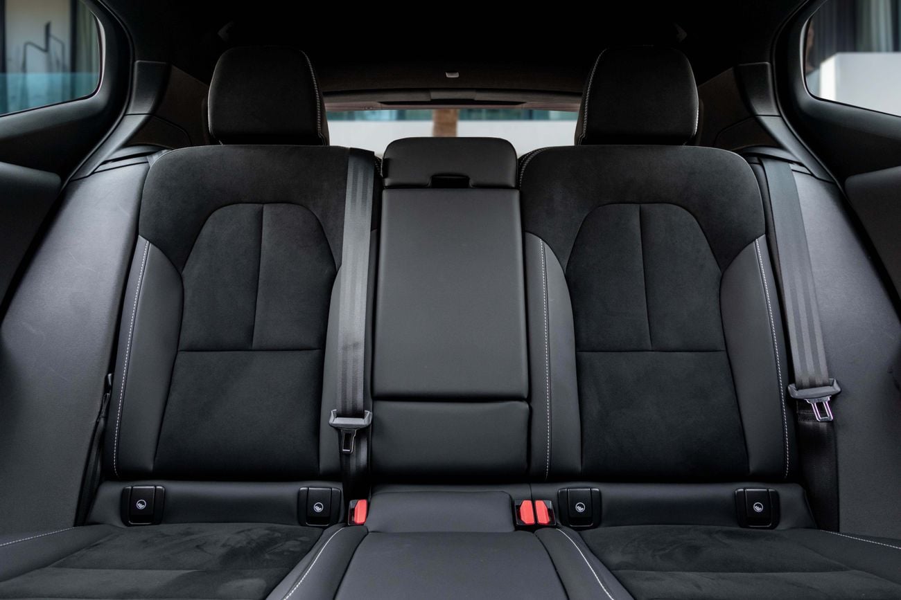 Volvo XC40 ULTIMATE DARK B4 | 2,253 P.M | 0% Downpayment | 2029 Warranty!