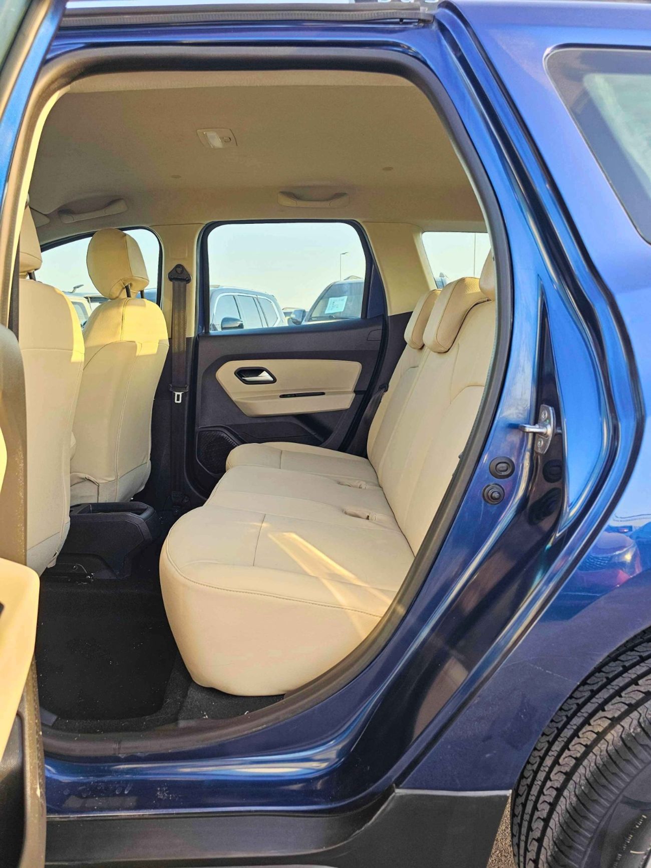 Renault Duster 2.0L 16" ALLOY RIMS / PUSH START / PARKING SENSOR / 4WD CODE#69077