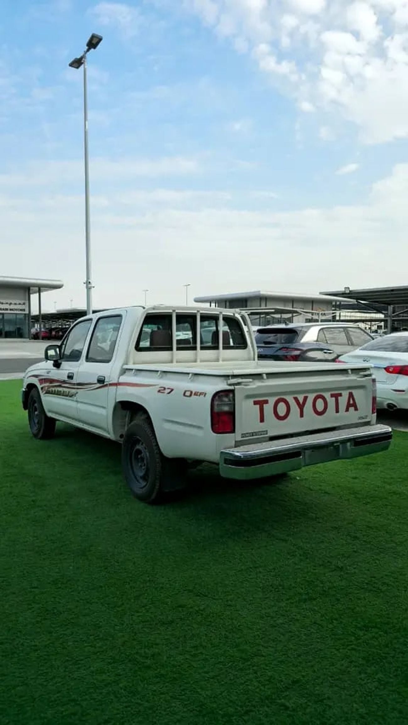 Toyota Hilux DLX Double Cab GLX - GCC Specs