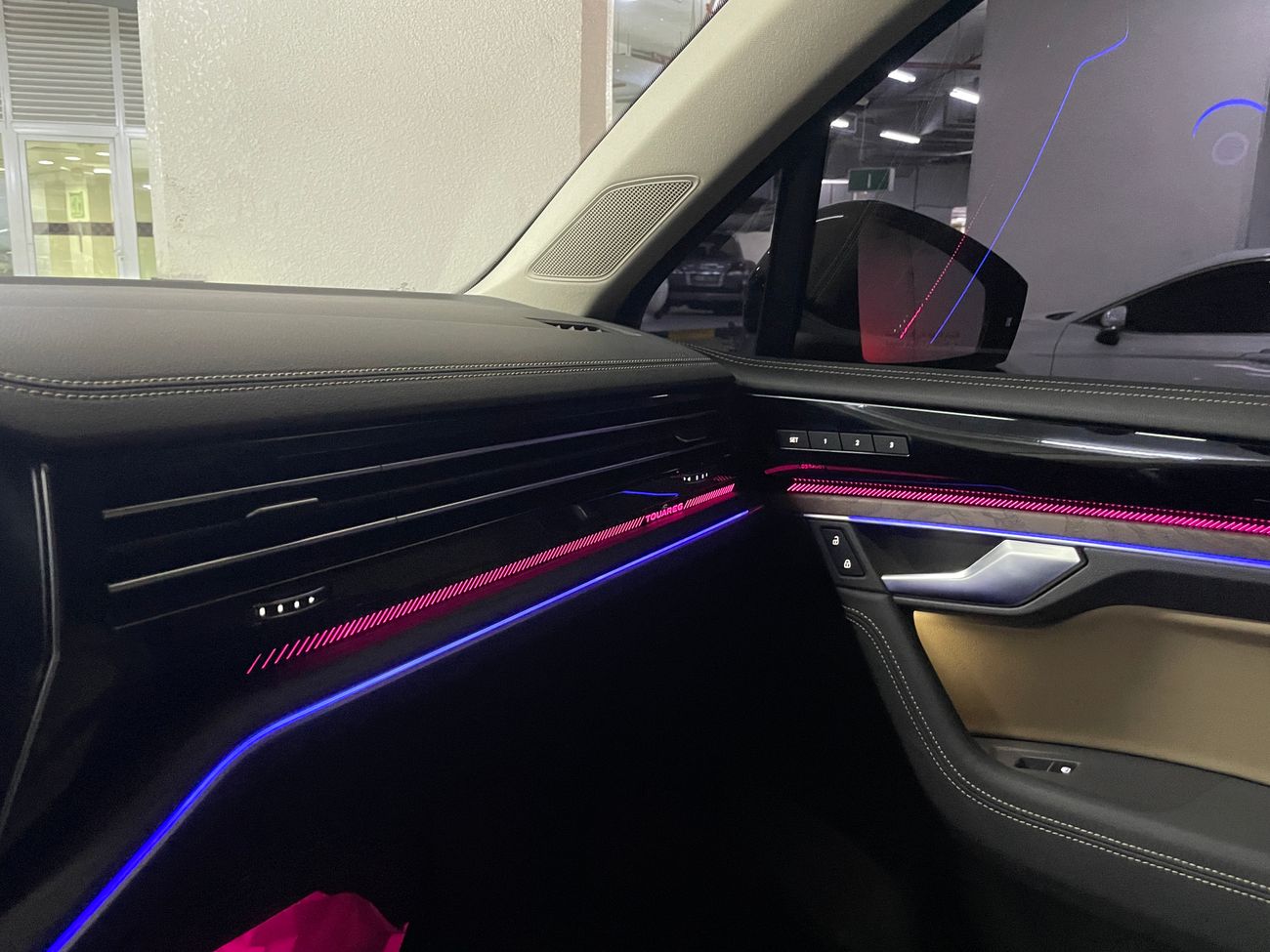 Volkswagen Touareg Elegance Plus (soft closing, Cruze control, full car plays, blind spot monitoring, multi colour ambi