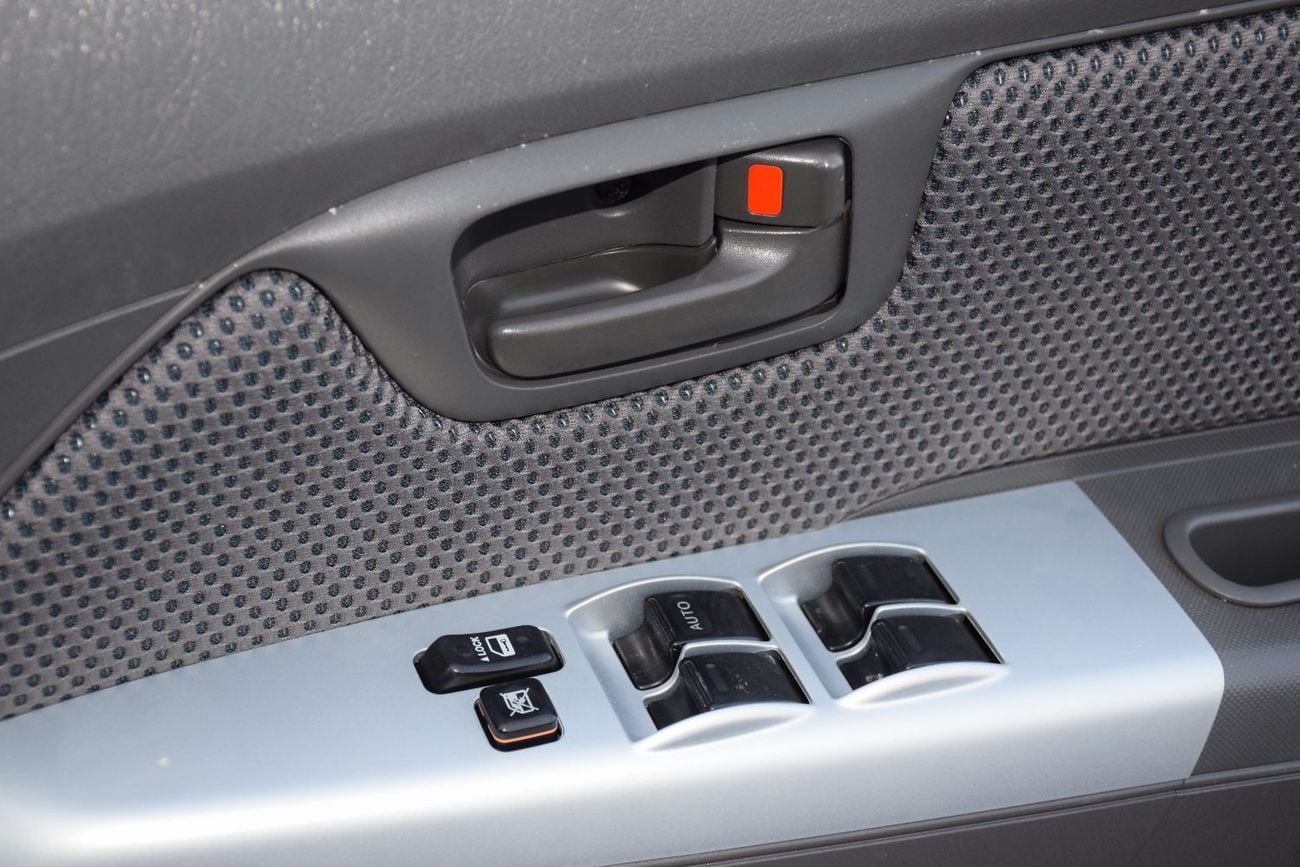 تويوتا هيلوكس 4x4 Diesel 3.0L Right Hand (Export Only)