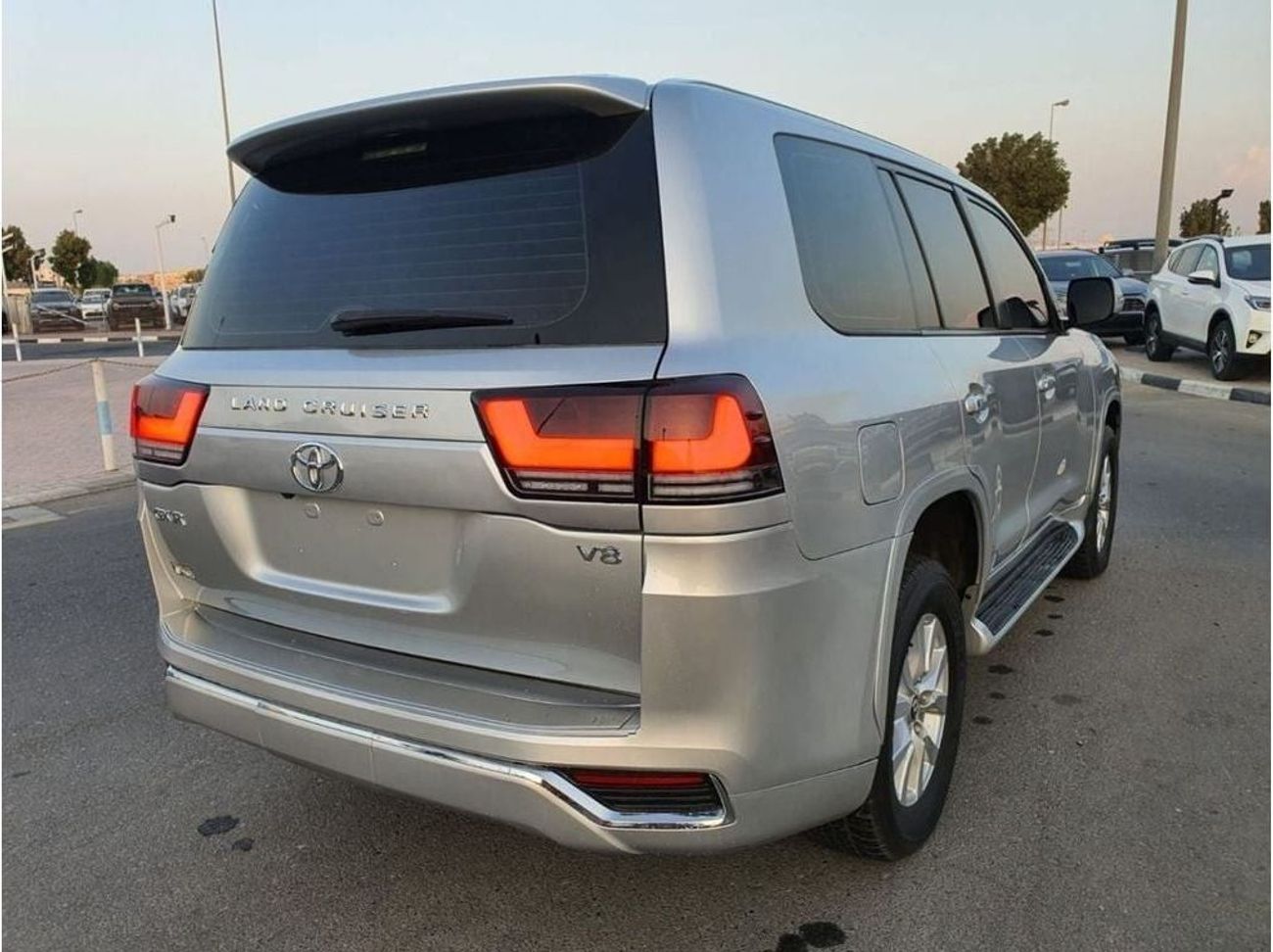 تويوتا لاند كروزر diesel 4.5 liter right hand drive face lift to 2024 model leather seats