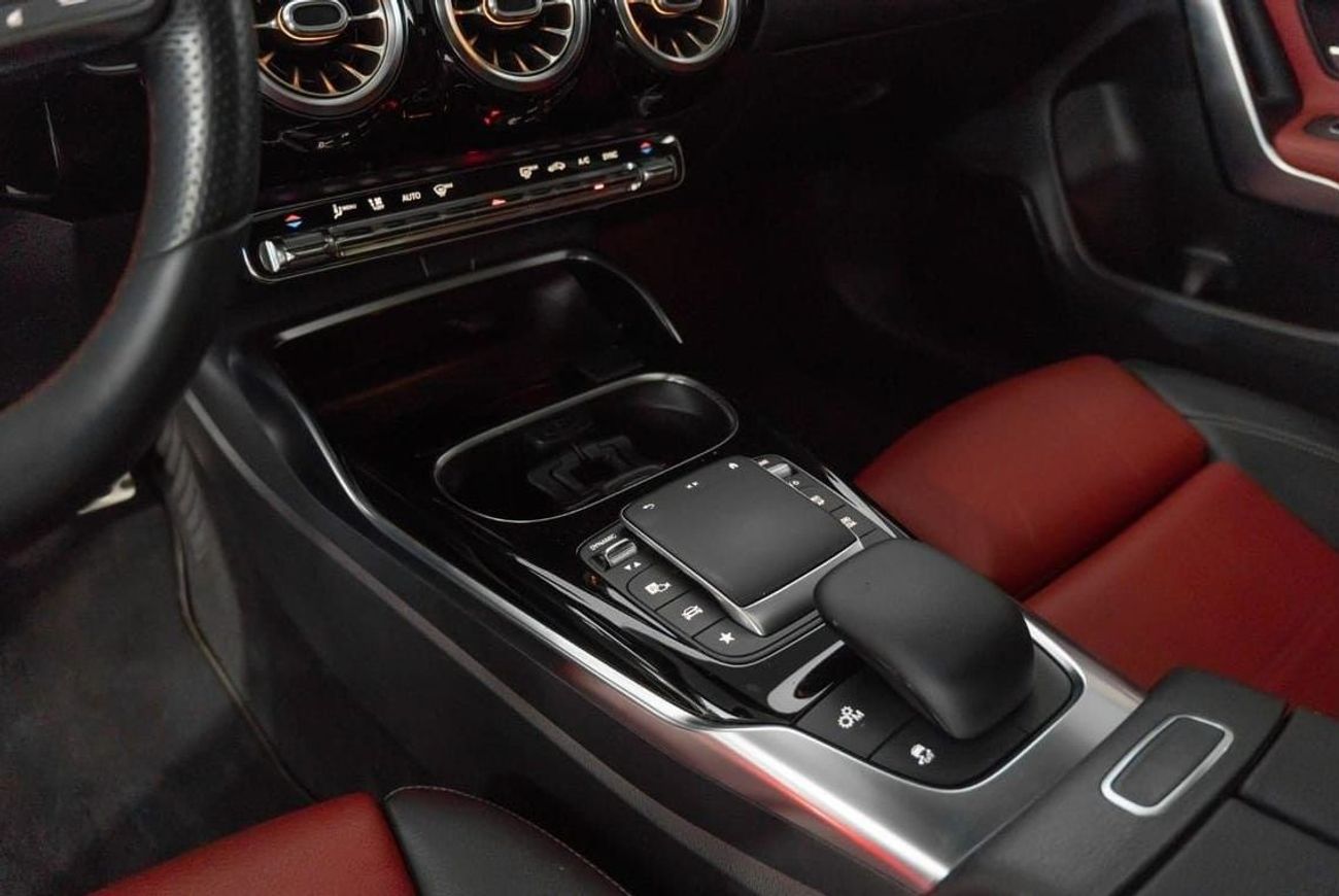 مرسيدس بنز CLA 35 AMG Premium + 2.0L