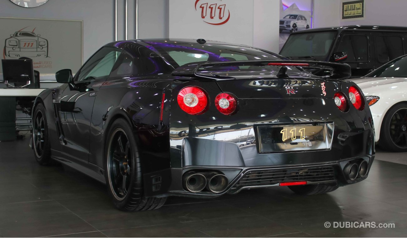 Nissan GT-R