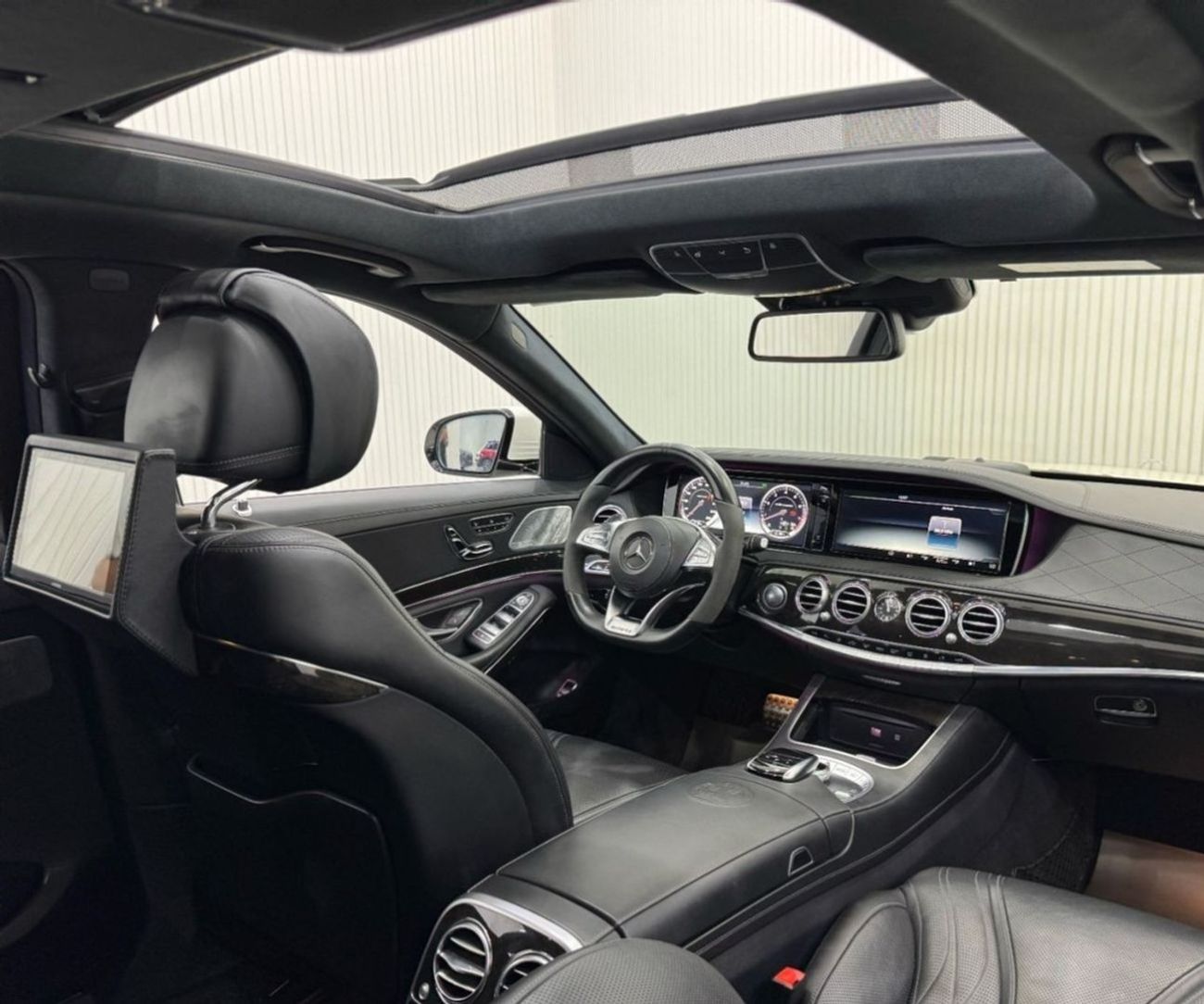 Mercedes-Benz S 63 AMG Std 5.5L 2016 Mercedes Benz S63 AMG, Full Service History, Fully Loaded, Excellent Condition, 6 Butt
