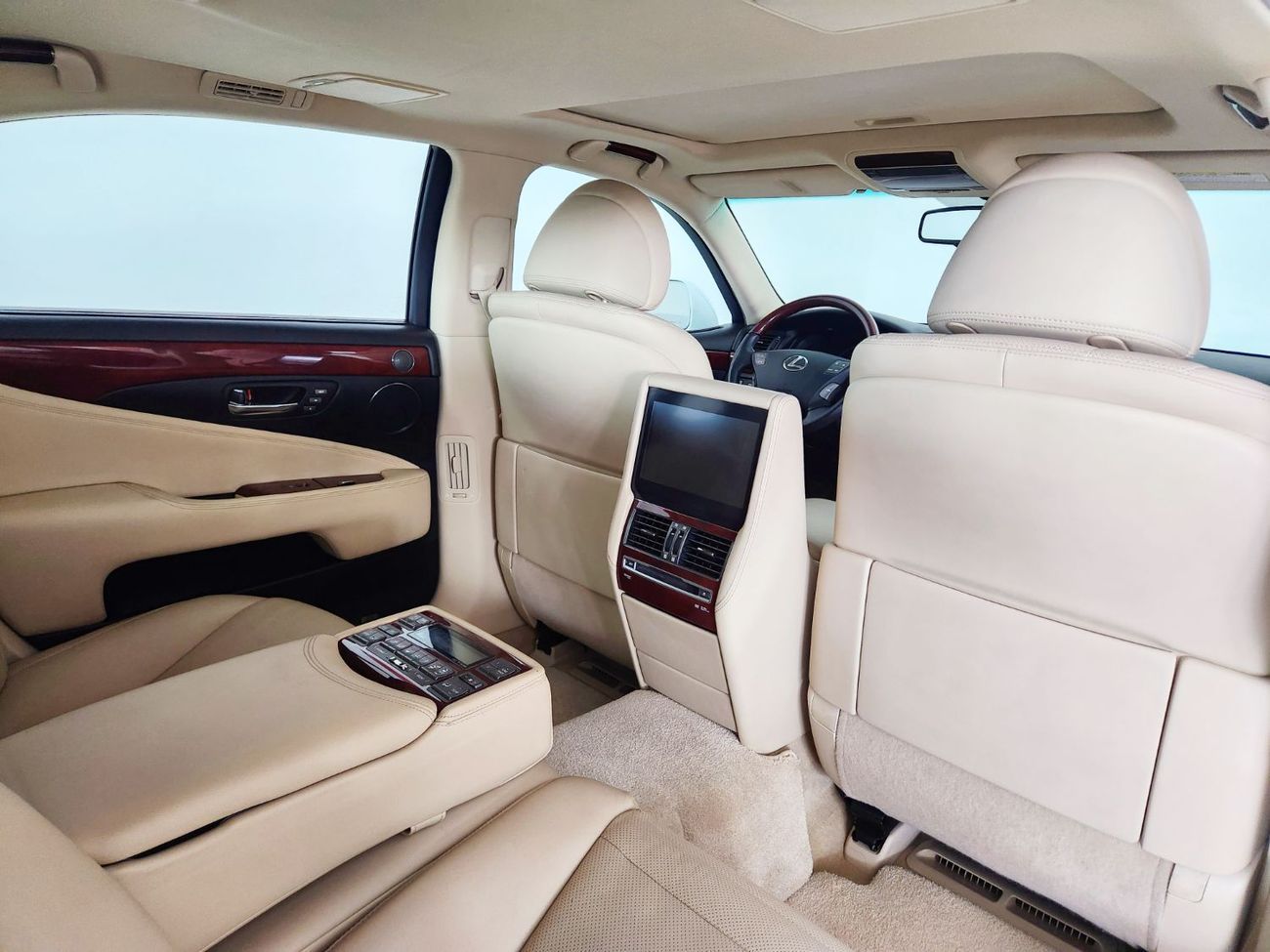 Lexus LS 600 Hybrid - VIP fully loaded with long wheel base and massaging chair