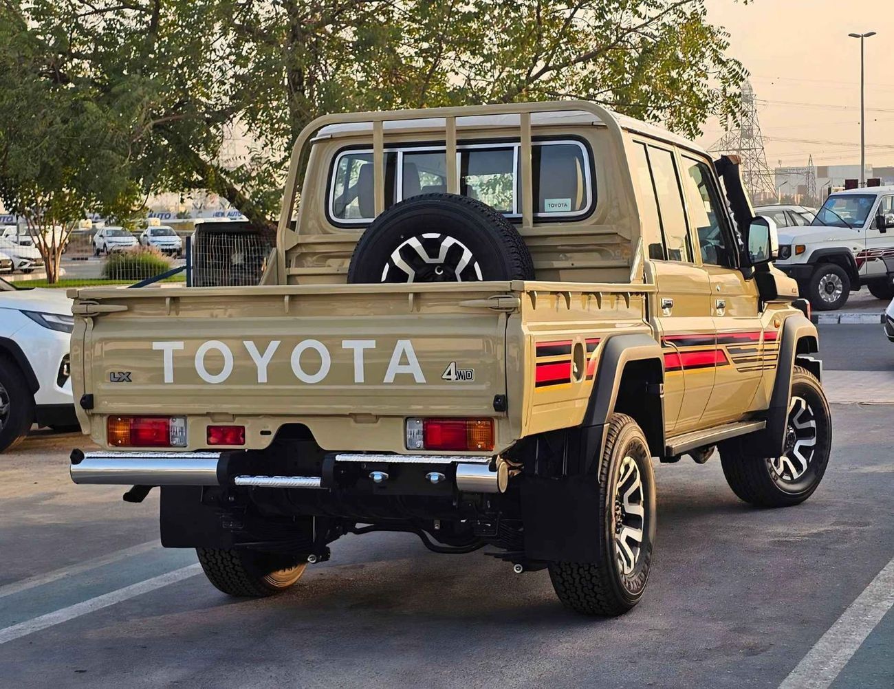 Toyota Land Cruiser Pick Up  DOUBLE CABIN / 2.8L V4 DIESEL A/T / DVD CAMERA / WINCH , SNORKEL / DIFF LOCK (CODE # LC
