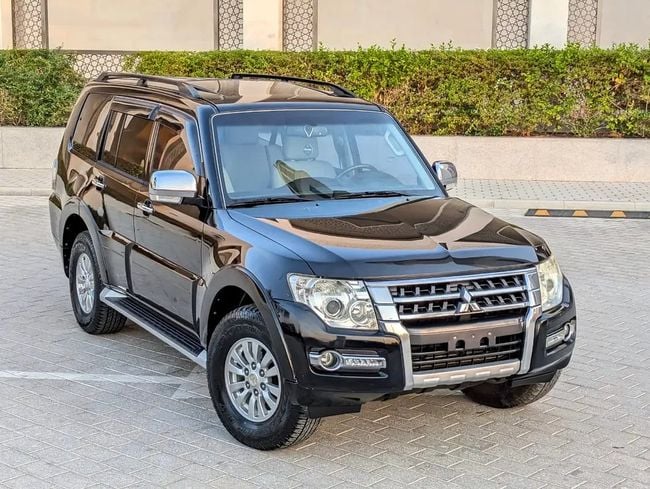 Used 2015 Mitsubishi Pajero GLS MIDLINE for sale in UAE | Verified Second Hand Mitsubishi Pajero GLS MIDLINE Price