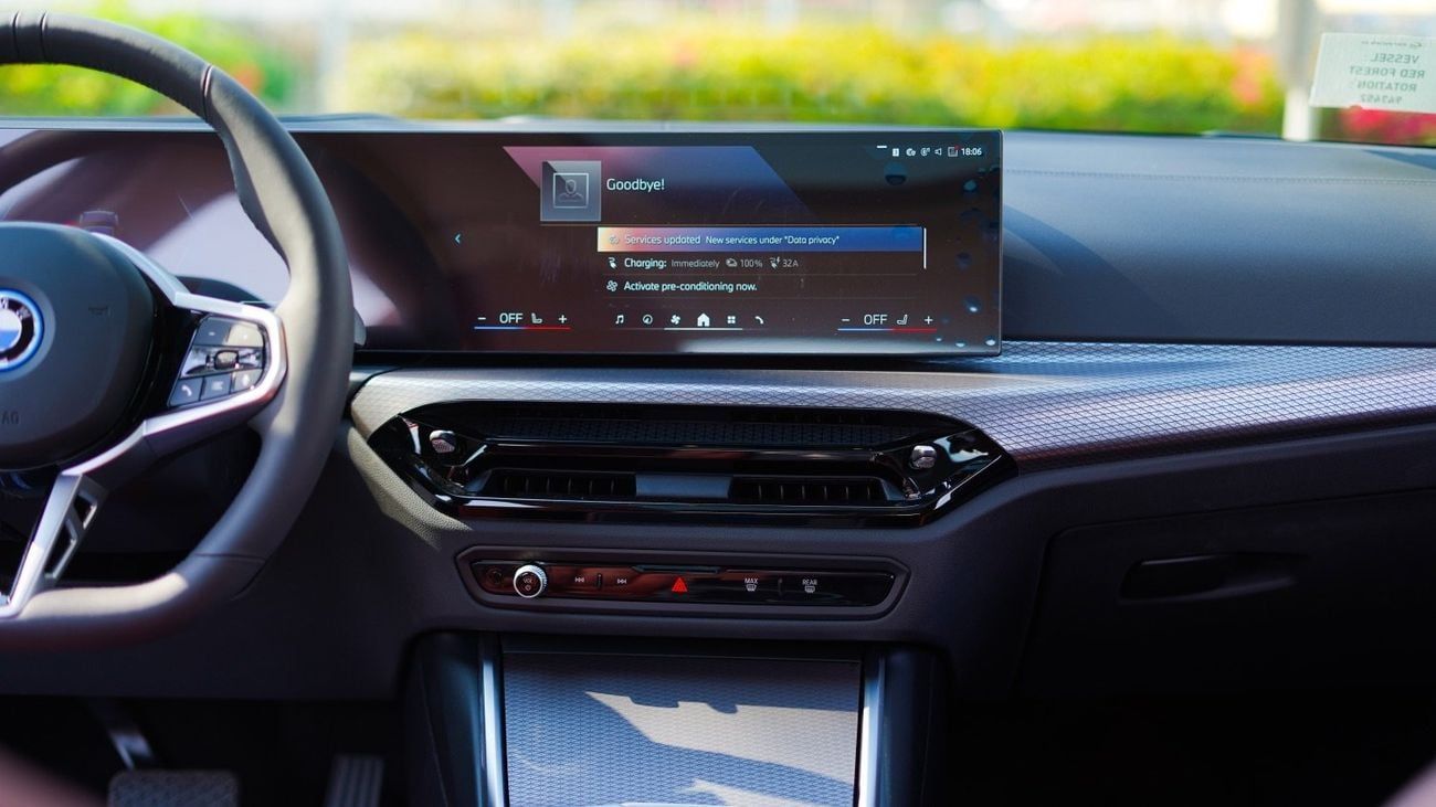 بي أم دبليو i3 2025 BMW i3 eDrive40L Night Sport | 84 kWh | 335 Hp | Range (592 Km) | Warranty & Service