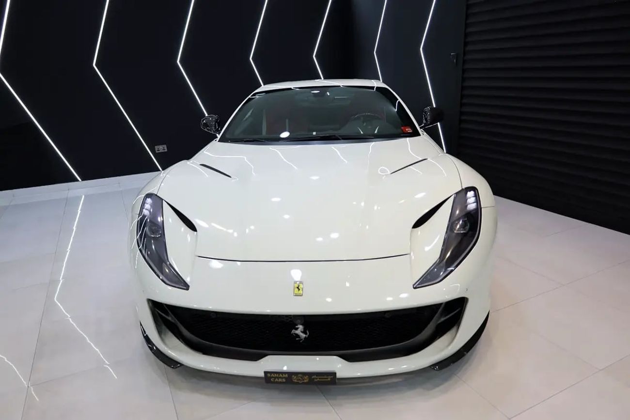 Ferrari 812 Superfast Passenger Display, Carbon Fiber Exterior/Interior, GCC Specs!!