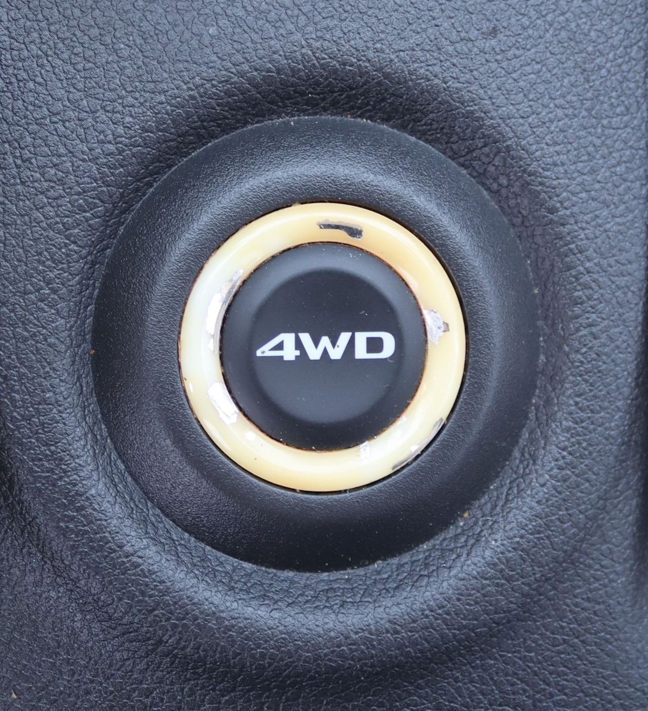 ميتسوبيشي آوتلاندر ميتسوبيشى آوتلاندر 2016-7 مقاعد -  خليجى بحاله ممتازه ممشى 155000 كم بمحرك  2.4L بسعر 30000 درهم