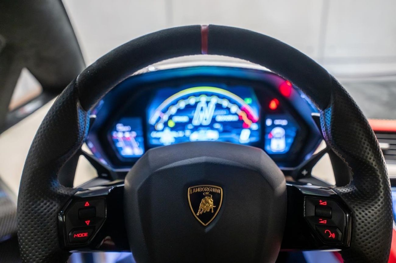 لامبورغيني أفينتادور SVJ 6.5L V12