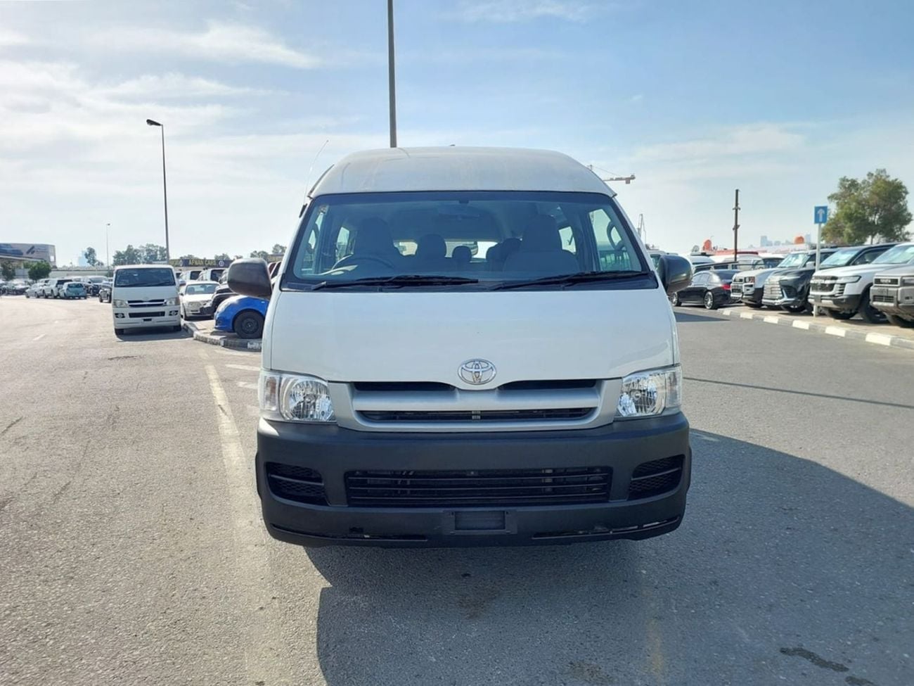 تويوتا هاياس TOYOTA HIACE COMMUTER VAN RHD 2006 MODEL 2.5 L DIESEL MANUAL(PM15390)