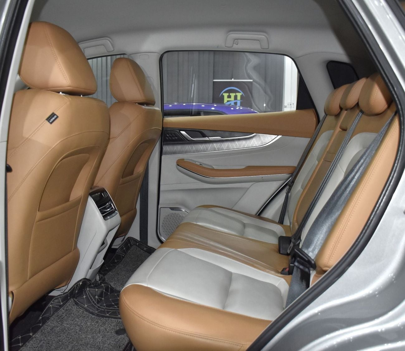 Exeed LX FLAGSHIP EXCELLENT DEAL for our Exeed LX 230T ( 2025 Model ) in Silver Color GCC Specs