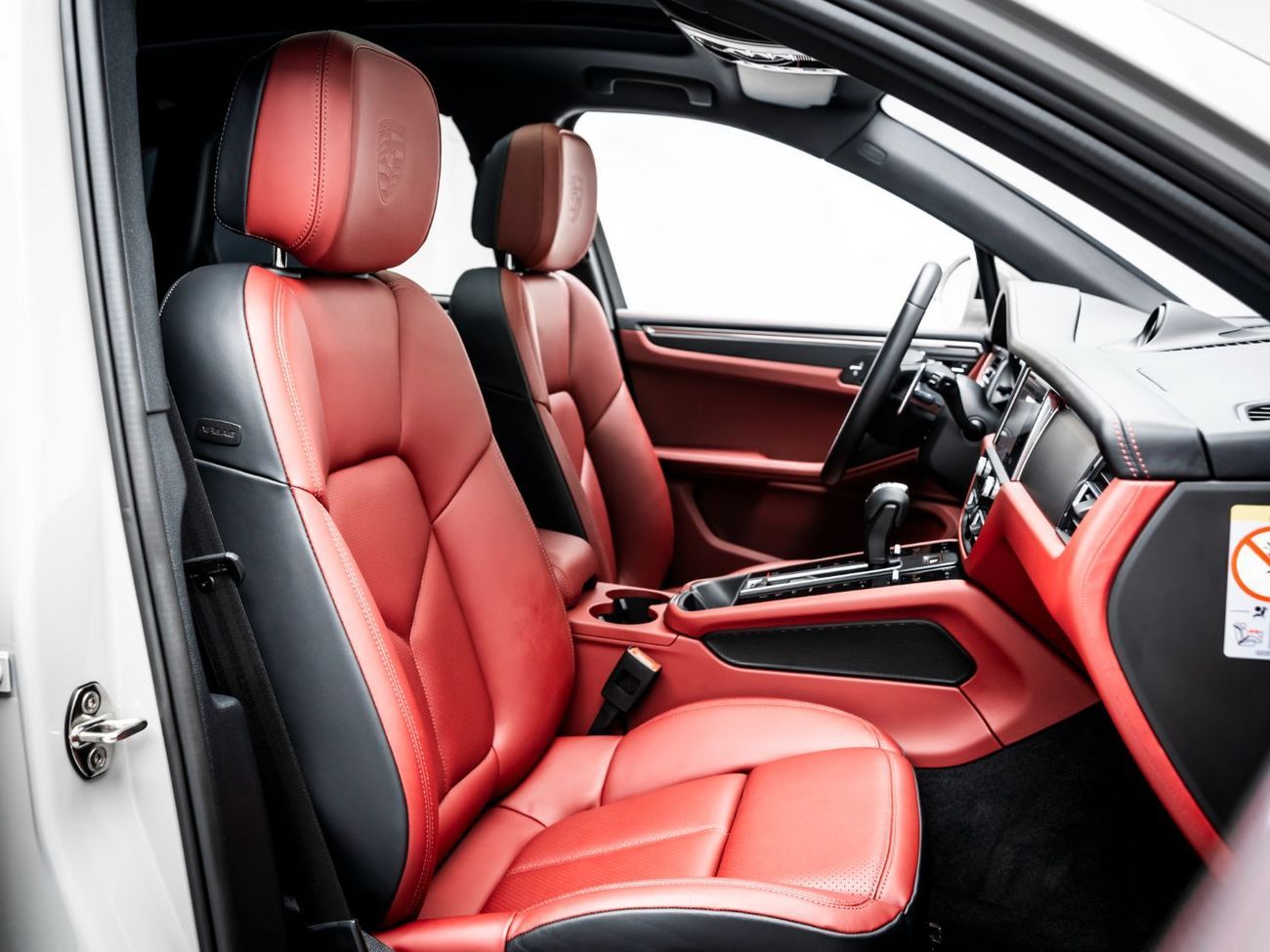 Porsche Macan Std 2.0L (252 HP) 2024 Porsche Macan, 2027 Porsche Warranty, Full Service History, Low KMs, GCC