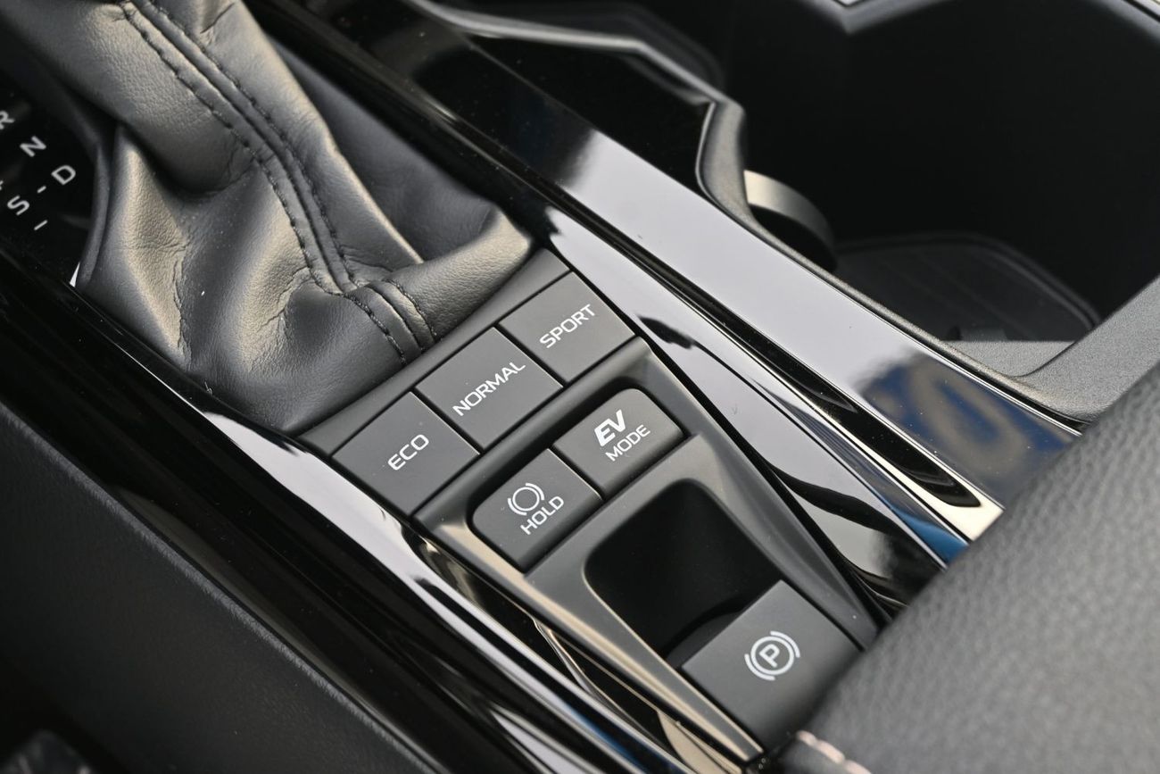 Toyota Camry Toyota Camry Limited 2.5L Hybrid, Model 2025, Color White