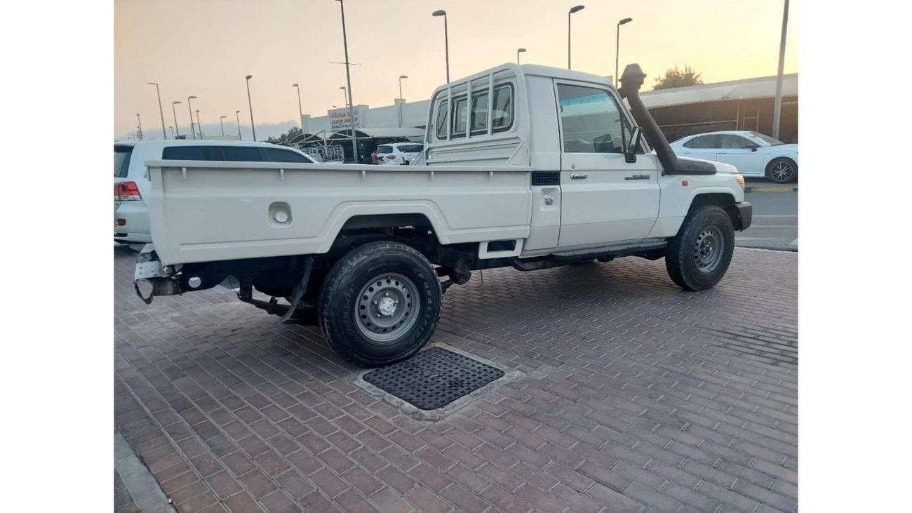 تويوتا لاند كروزر بيك آب 79 SC 4.2L DIESEL MANUAL TRANSMISSION