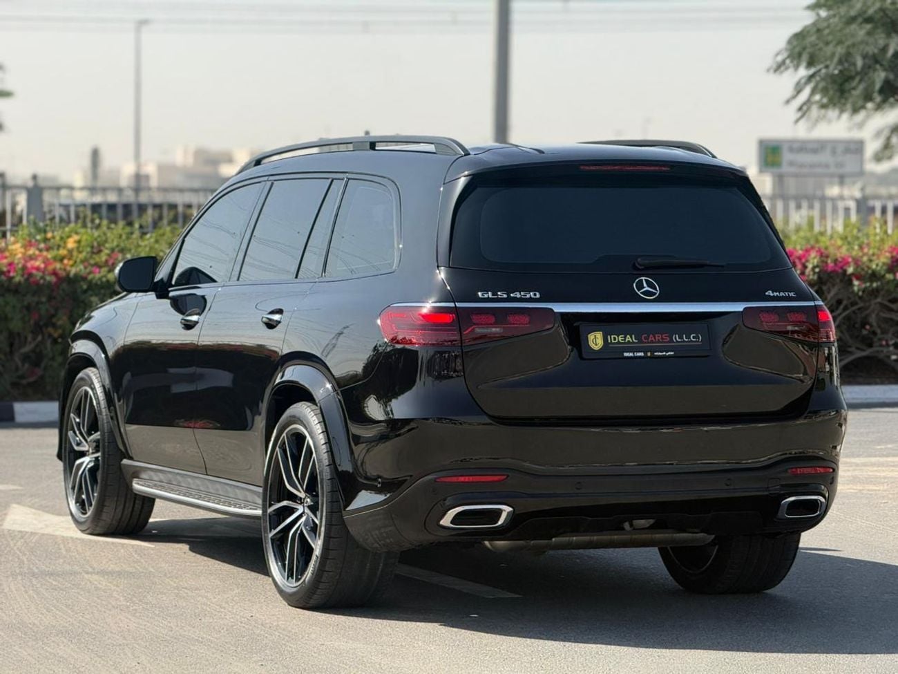 Mercedes Benz GLS450 4MATIC l MERCEDES GLS 450 l GCC SPECS l UNDER WARRANTY AND SERVICE CONTRACT l YEAR 2025 l