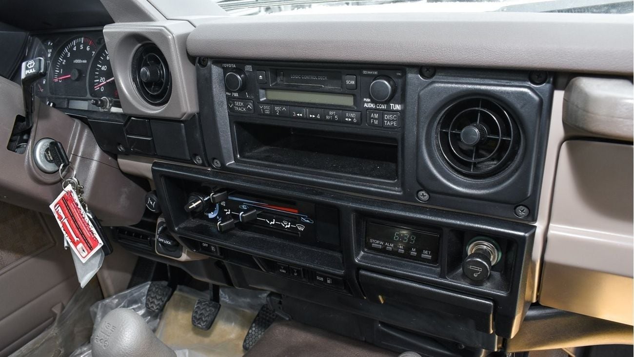 Toyota Land Cruiser Pick Up Classic  4.5L V8  Double Tank