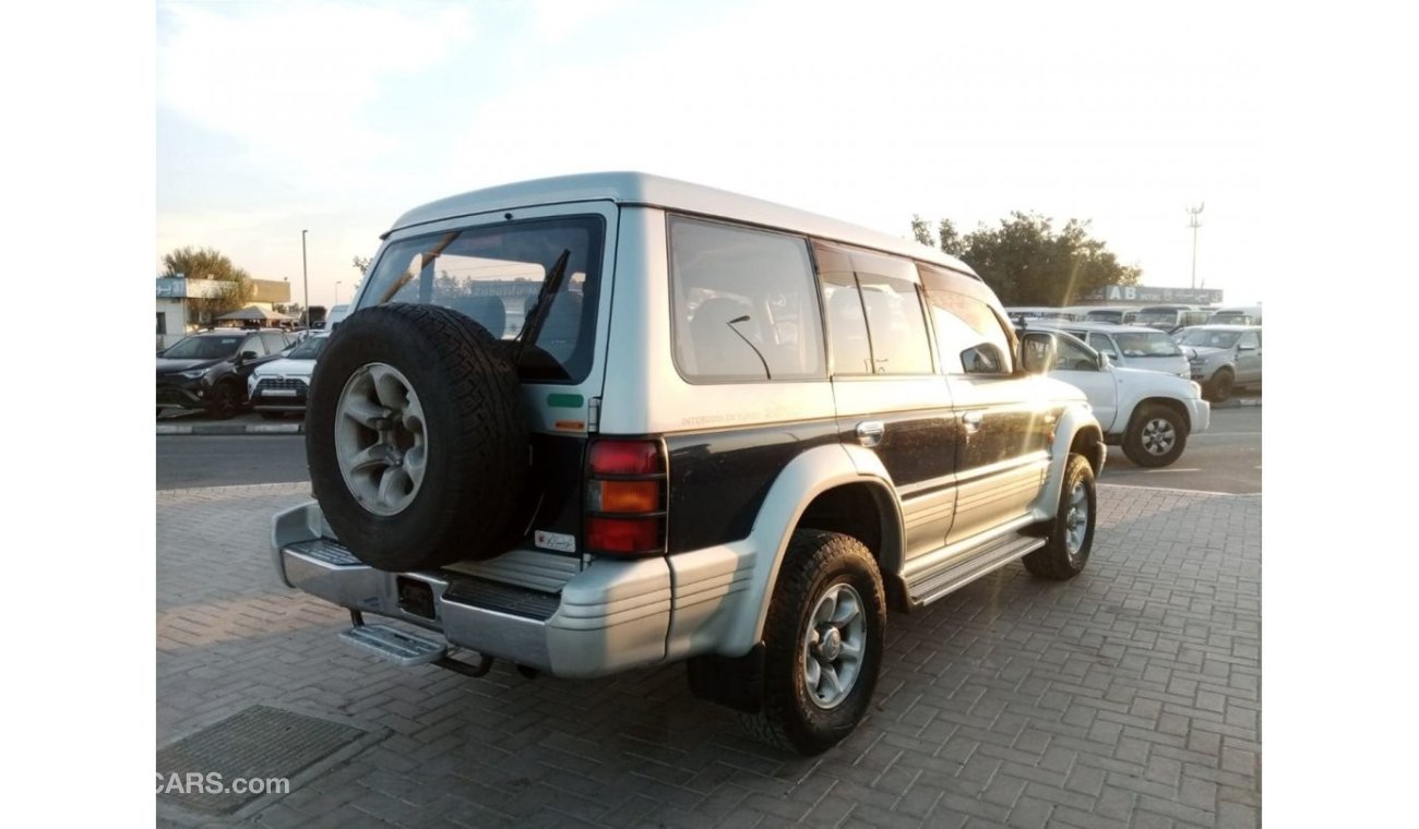 Mitsubishi Pajero MITSUBISHI PAJERO RIGHT HAND DRIVE (PM940)