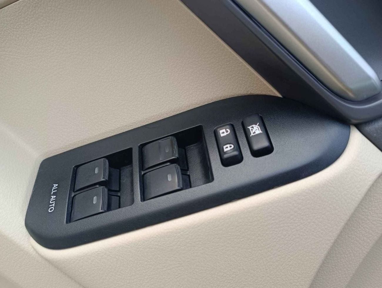 Toyota Prado VXR LHD 4.0L V6 1GR Petrol engine Automatic Gear 4WD 7 Seats 5 Doors