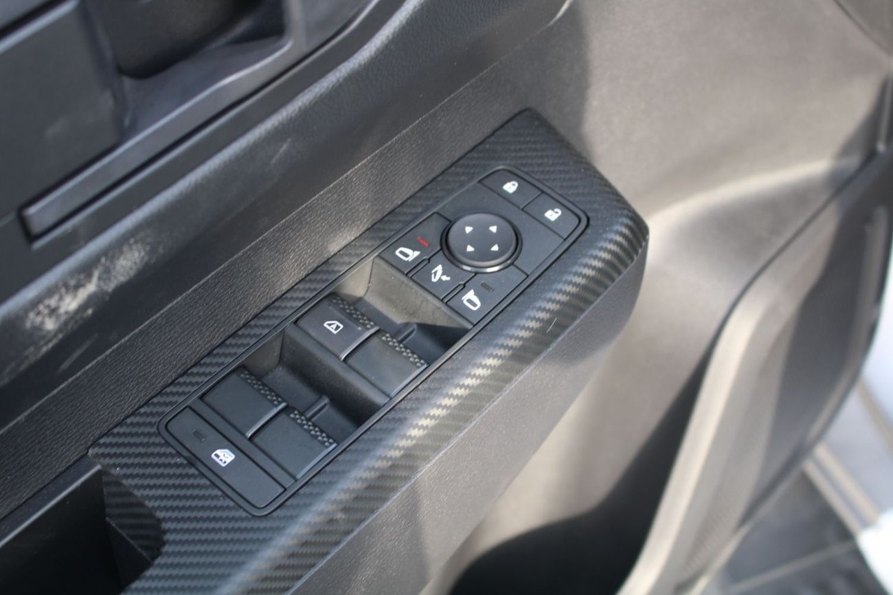 Mitsubishi L200 MITISUBISHI L200 2.4L DIESEL DOUBLE CAB 4WD GLS MANUAL