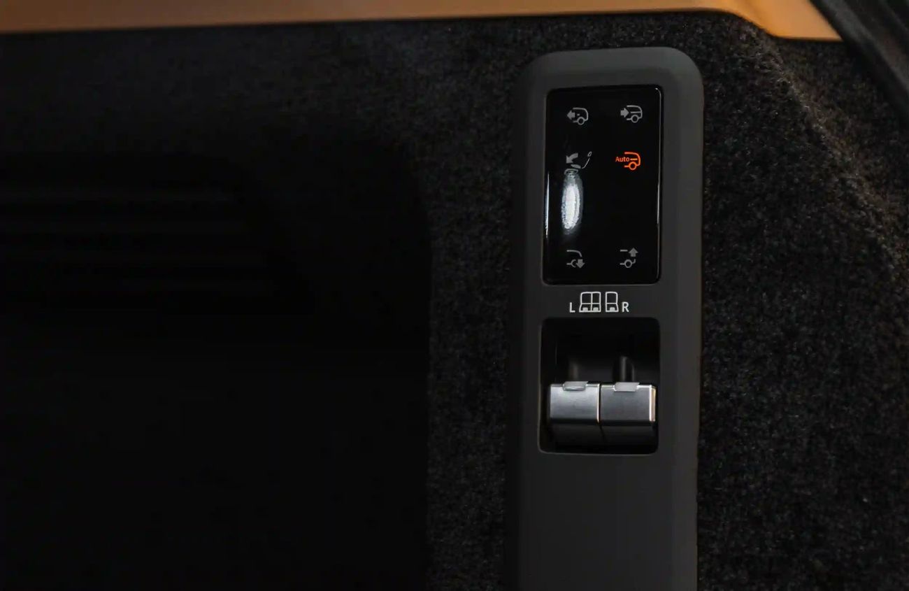 Land Rover Range Rover 4.4L V8 Twin-Turbocharged Engine