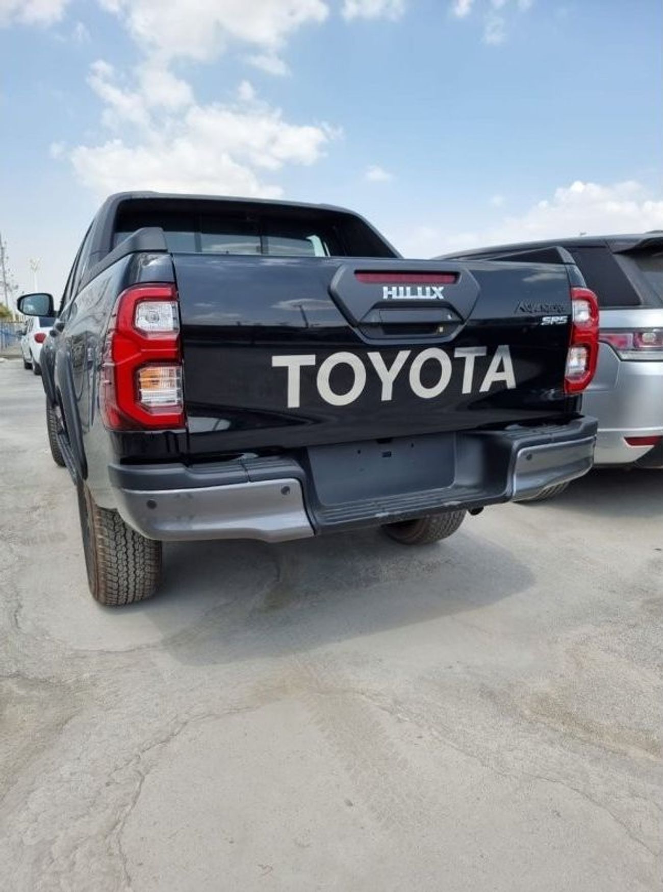 Toyota Hilux 4.0L PETROL A/T ADVENTURE FULL OPTION DOUBLE CABIN PICKUP