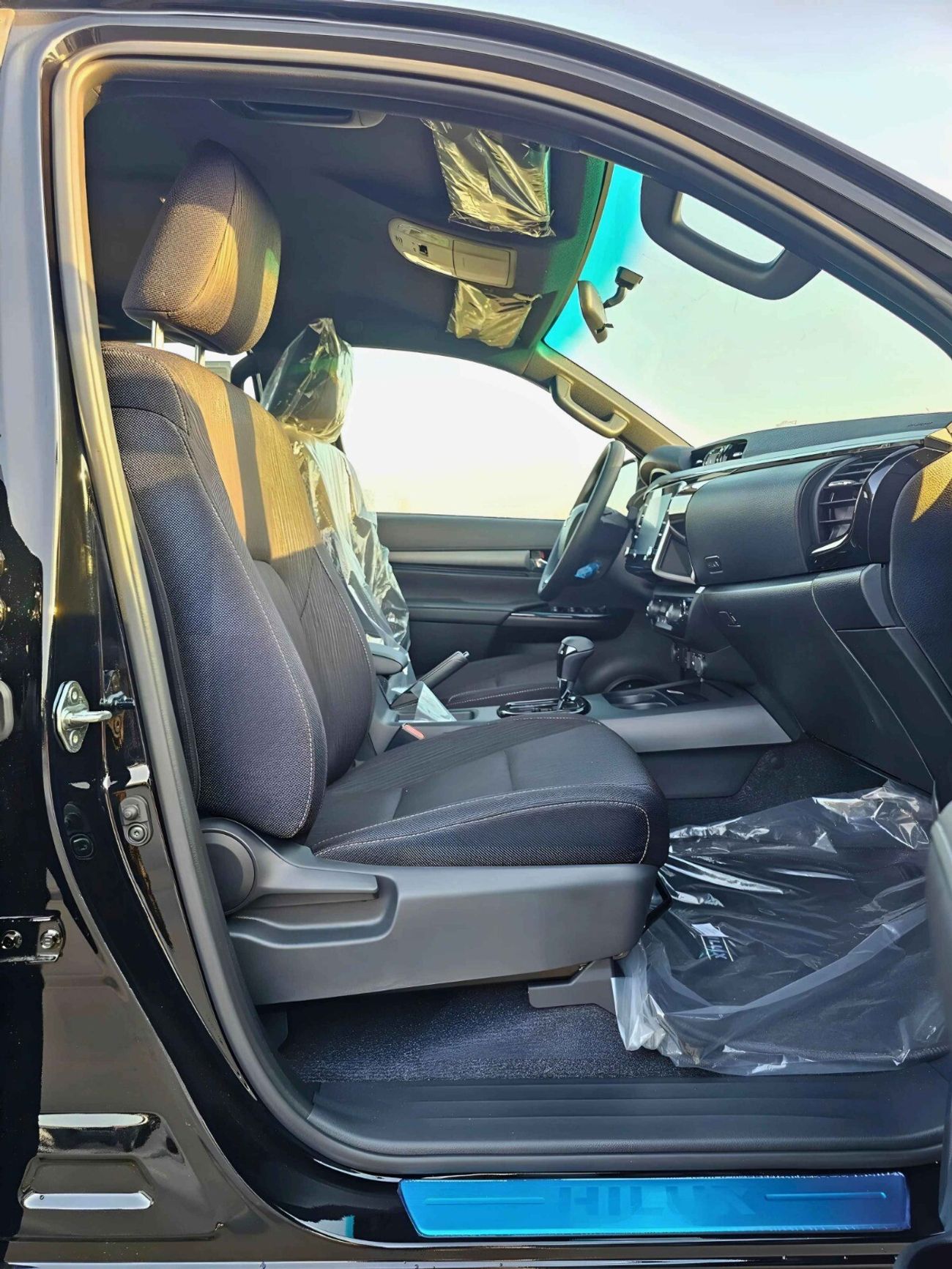 تويوتا هيلوكس ADVENTURE, 4.0L PETROL, A/T, 360* CAMERA, "18" A/WHEELS WITH ROLL BAR  (CODE #  HPV6AF)